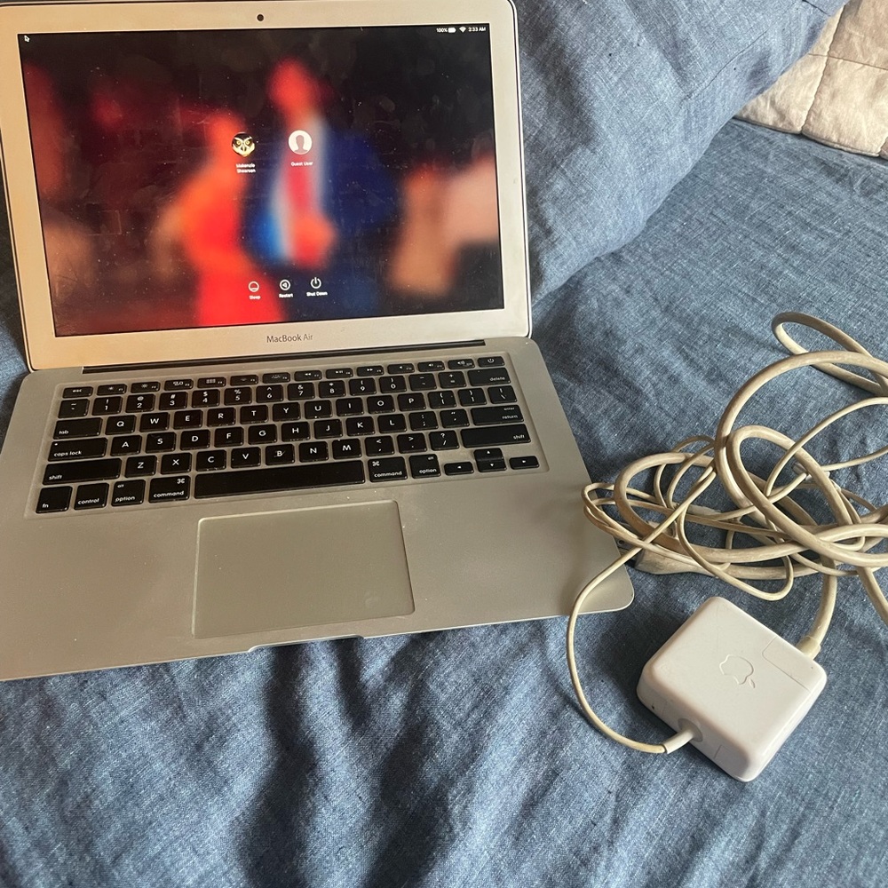 MacBook Air 13.3inch 1.8GHz dual core Intel Core i5 - Excellent Condition!!!